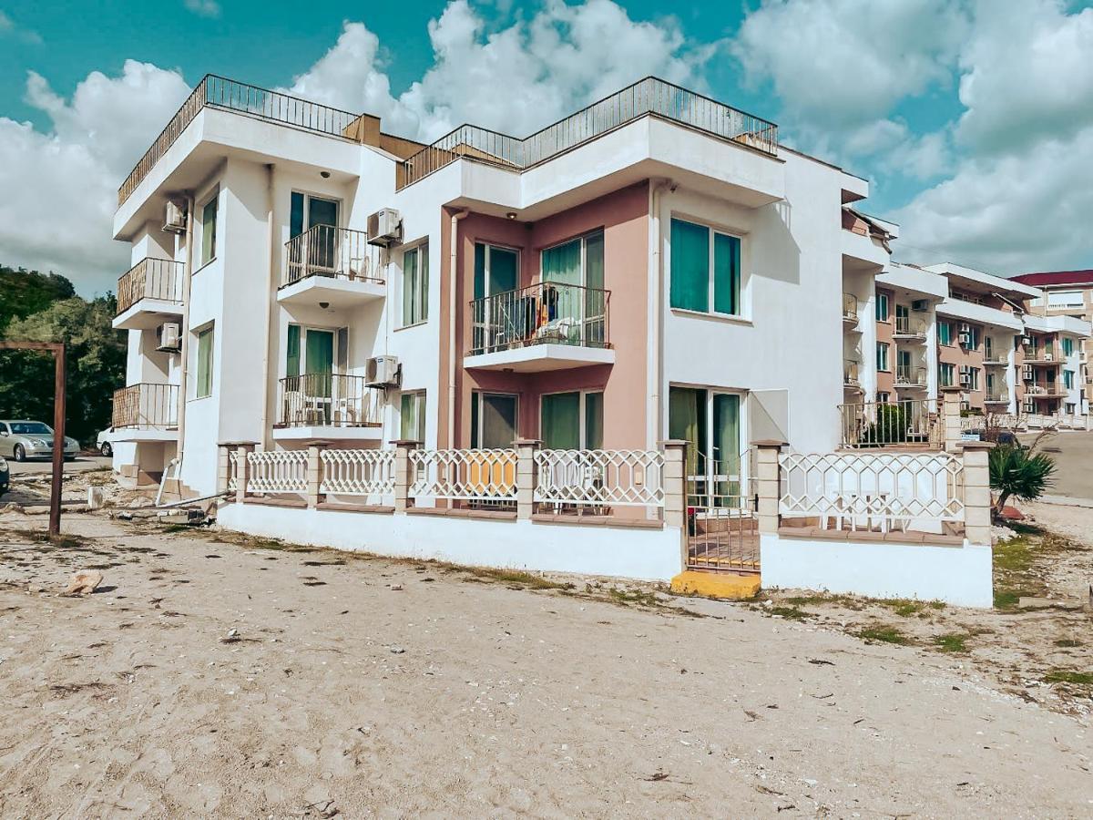 First Line On The Beach Cosy Sea Paradise Apartments Kavarna Bagian luar foto
