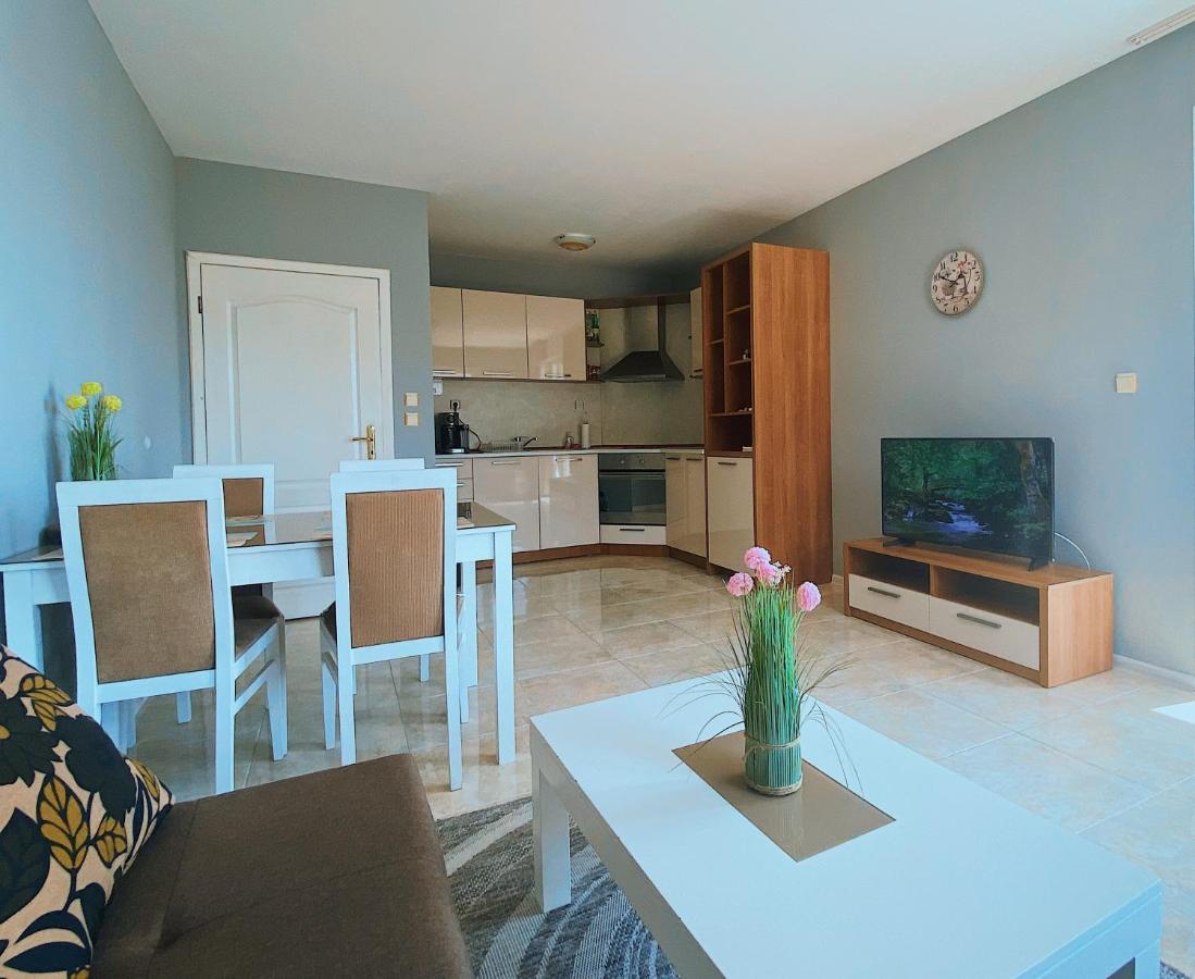 First Line On The Beach Cosy Sea Paradise Apartments Kavarna Bagian luar foto