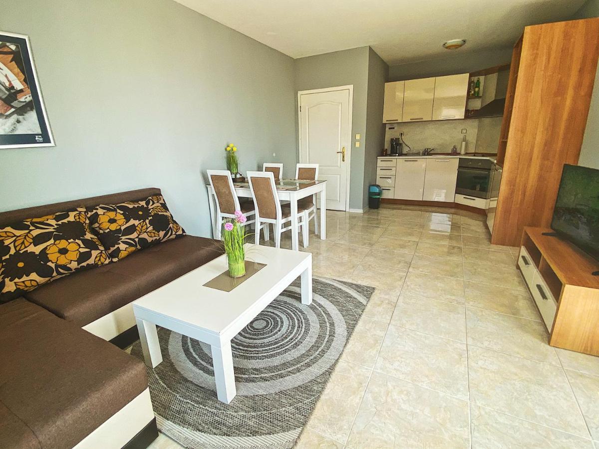 First Line On The Beach Cosy Sea Paradise Apartments Kavarna Bagian luar foto