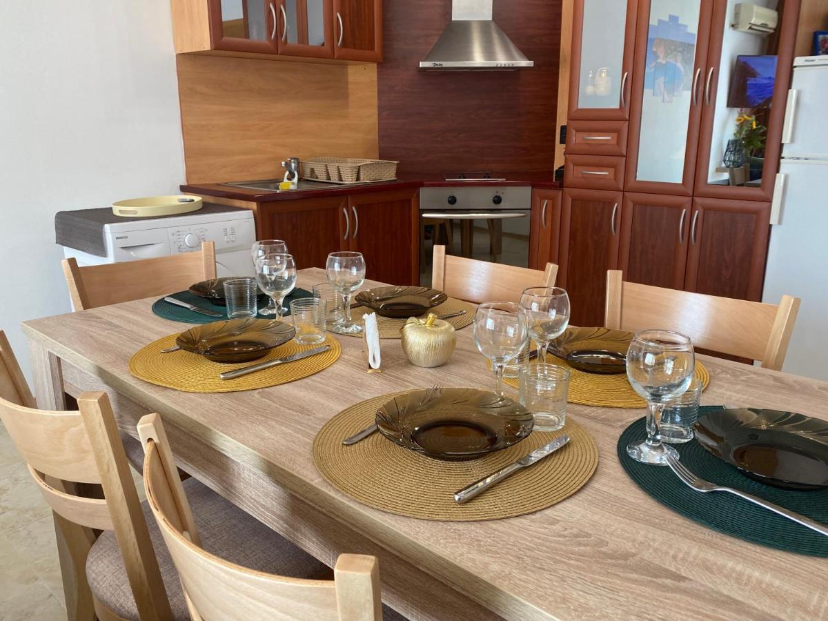 First Line On The Beach Cosy Sea Paradise Apartments Kavarna Bagian luar foto