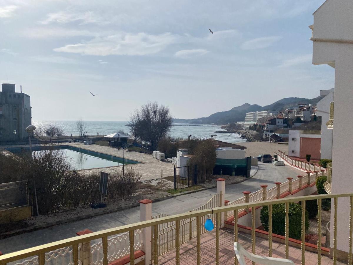First Line On The Beach Cosy Sea Paradise Apartments Kavarna Bagian luar foto