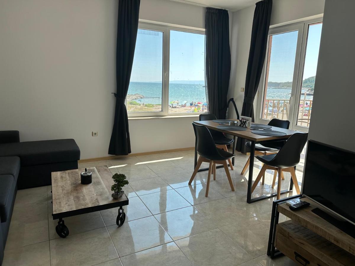 First Line On The Beach Cosy Sea Paradise Apartments Kavarna Bagian luar foto