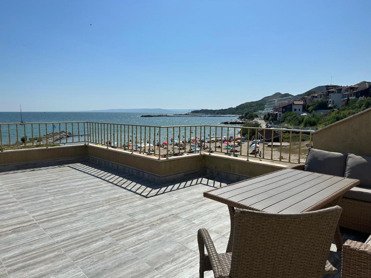 First Line On The Beach Cosy Sea Paradise Apartments Kavarna Bagian luar foto
