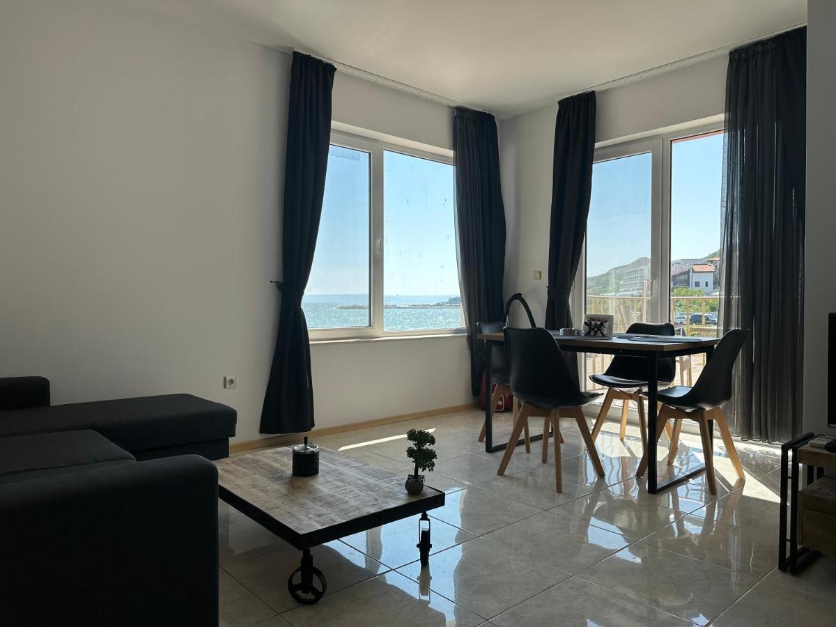 First Line On The Beach Cosy Sea Paradise Apartments Kavarna Bagian luar foto