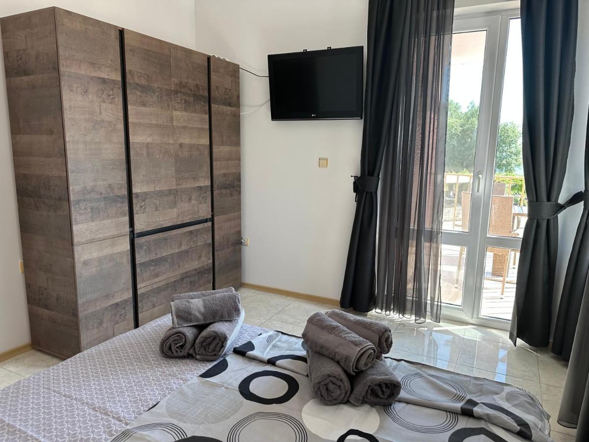First Line On The Beach Cosy Sea Paradise Apartments Kavarna Bagian luar foto