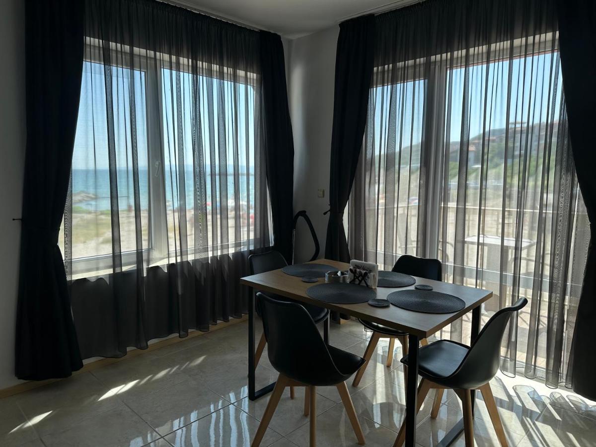 First Line On The Beach Cosy Sea Paradise Apartments Kavarna Bagian luar foto