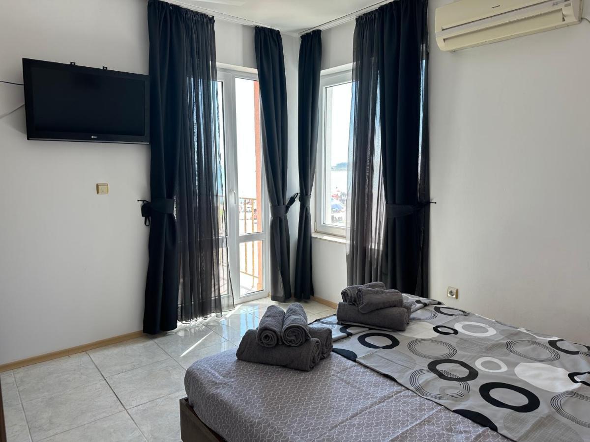 First Line On The Beach Cosy Sea Paradise Apartments Kavarna Bagian luar foto