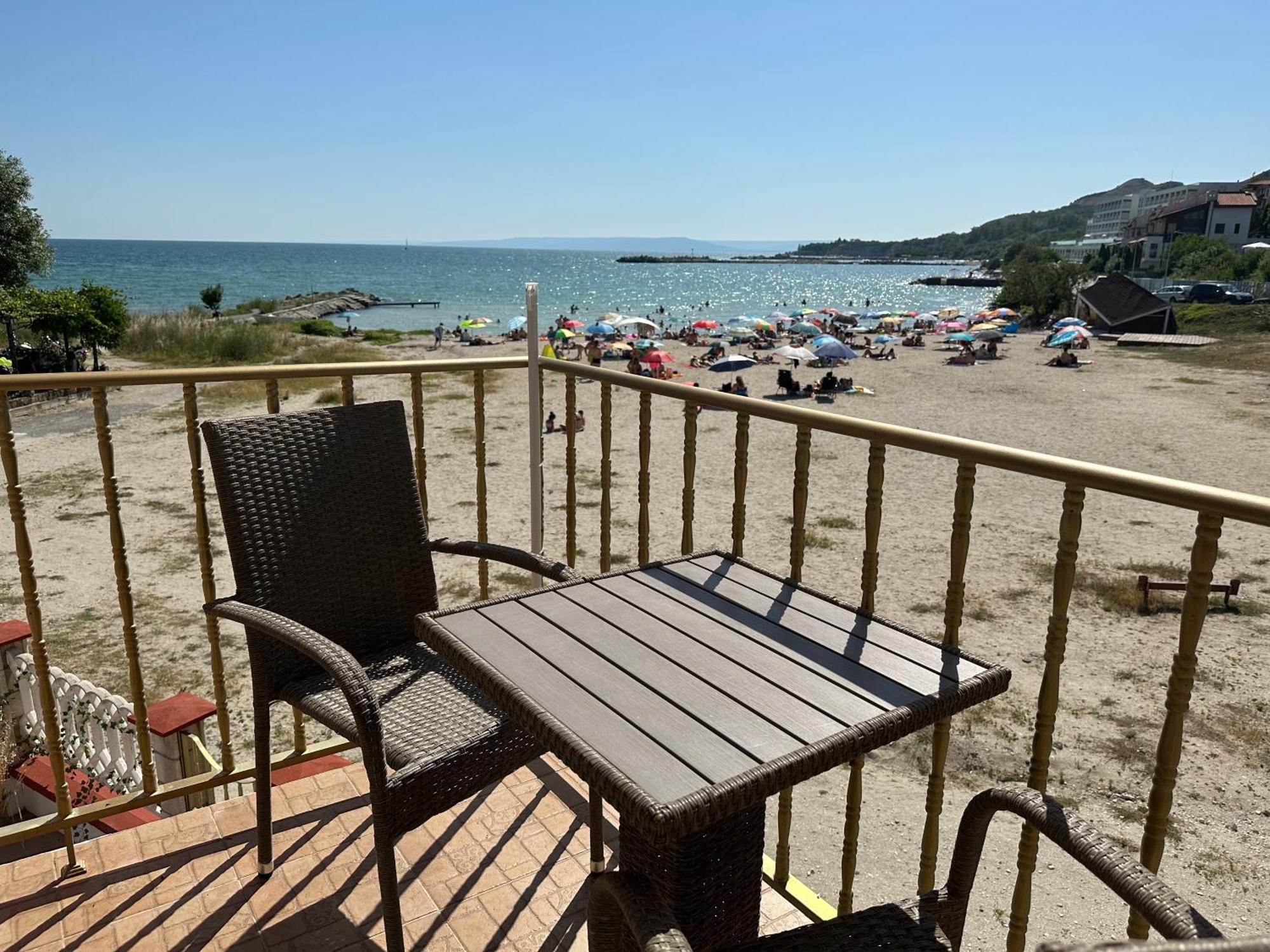 First Line On The Beach Cosy Sea Paradise Apartments Kavarna Bagian luar foto
