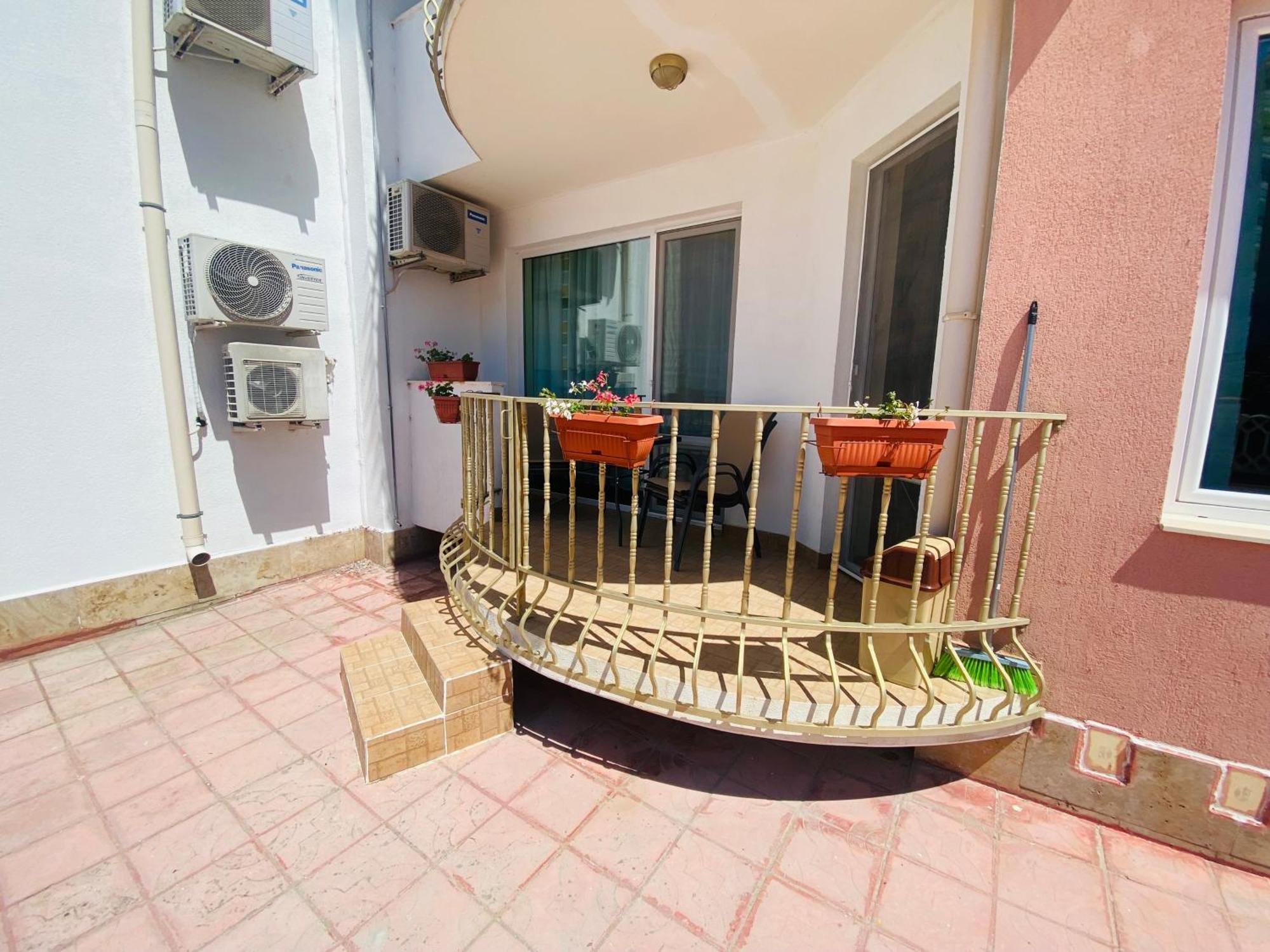 First Line On The Beach Cosy Sea Paradise Apartments Kavarna Bagian luar foto